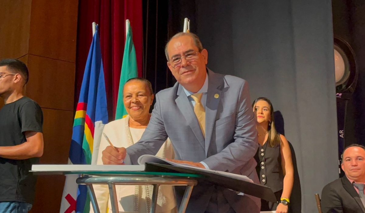 “acharam-que-eu-ia-parar-apos-a-eleicao-e-eu-disse:-agora-e-que-eu-vou-pra-rua-porque-fui-eleito-para-isso”-prefeito-mano-em-cerimonia-de-posse-nesta-quarta-feira(1)