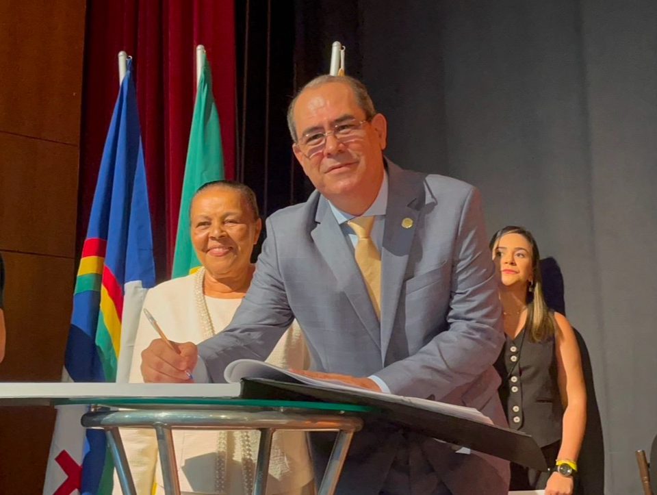 “acharam-que-eu-ia-parar-apos-a-eleicao-e-eu-disse:-agora-e-que-eu-vou-pra-rua-porque-fui-eleito-para-isso”-prefeito-mano-em-cerimonia-de-posse-nesta-quarta-feira(1)