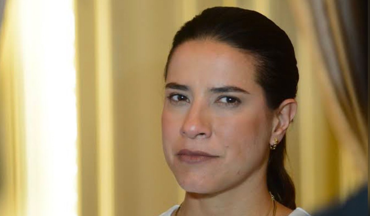 “ate-tu-raquel-?”:-raquel-lyra-da-um-tiro-no-pe-e-nomeia-22-ex-prefeitos,-contradizendo-discurso-de-austeridade