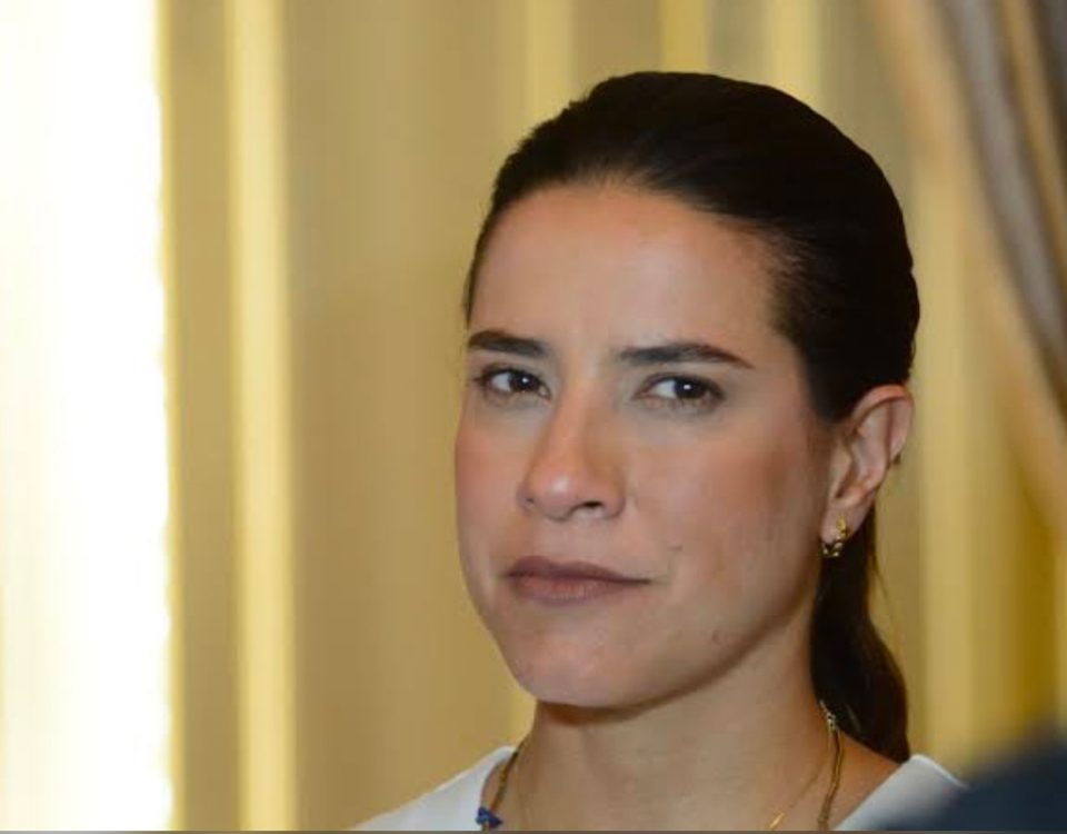 “ate-tu-raquel-?”:-raquel-lyra-da-um-tiro-no-pe-e-nomeia-22-ex-prefeitos,-contradizendo-discurso-de-austeridade