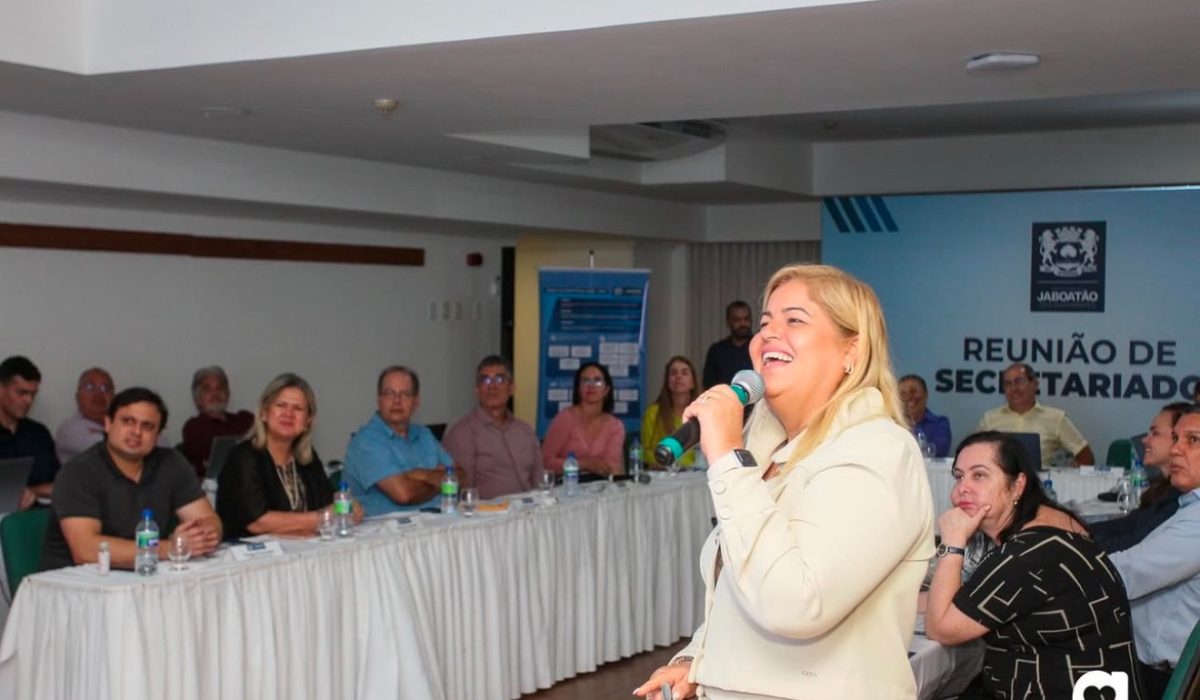 gestao-do-povo-e-para-o-povo,-defende-andrea-medeiros,-primeira-dama-do-jaboatao