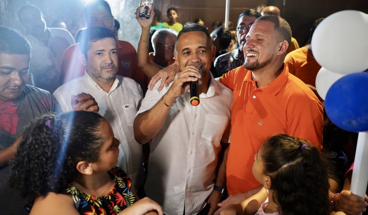 ao-lado-de-vereadores-de-jaboatao,-nino-de-enoque-participa-de-inauguracao-da-praca-da-rua-19-no-curado-iv