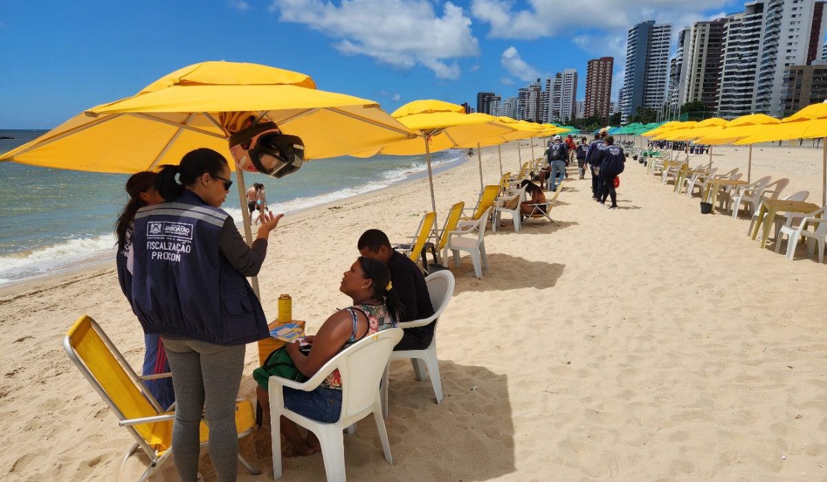 procon-jaboatao-realiza-acao-sobre-direitos-do-consumidor-na-orla-do-municipio