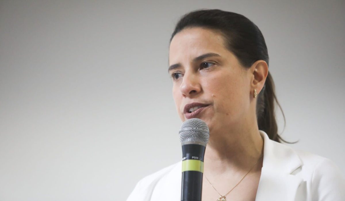 raquel-lyra-pune-trabalhadores-e-familias-apos-pancadaria-no-recife