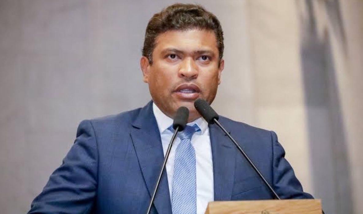 “agua-quente-e-maca-murcha”-:-deputado-joel-da-harpa-denuncia-alimentacao-precaria-para-policiais-militares-escalados-no-carnaval-de-olinda