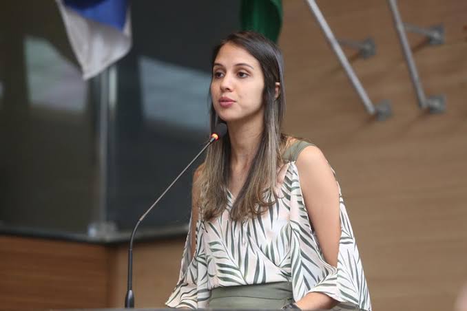 secretaria-do-recife-e-atacada-por-protetora-no-hospital-veterinario-da-cidade