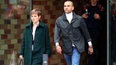 daniel-alves-paga-fianca-e-deixa-prisao-na-espanha:-entenda-o-caso